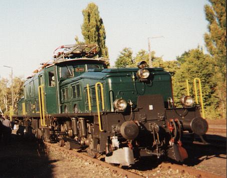 Grüne schweizer E-Lok